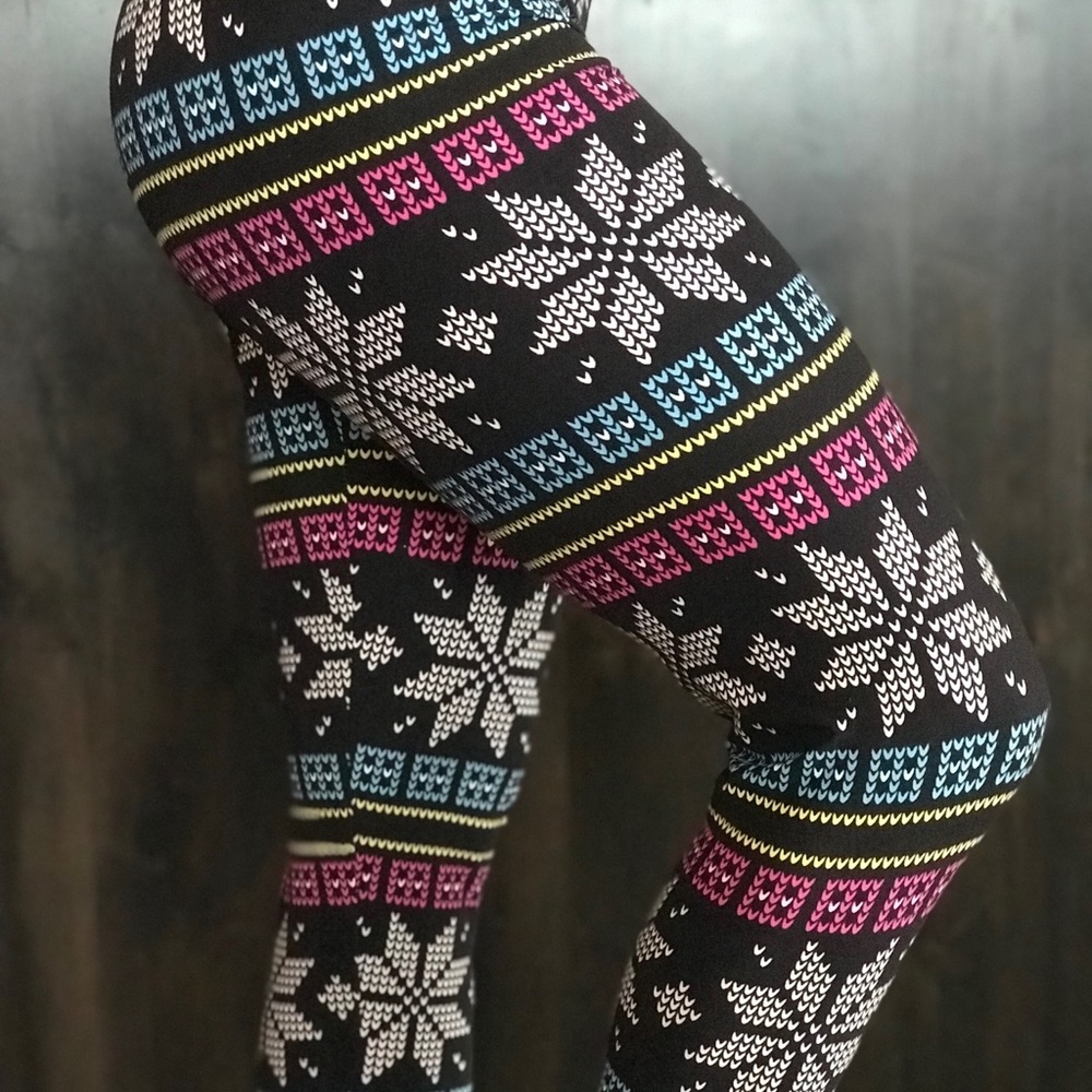 Buttery Soft Christmas Snowflake Leggings One Size OS